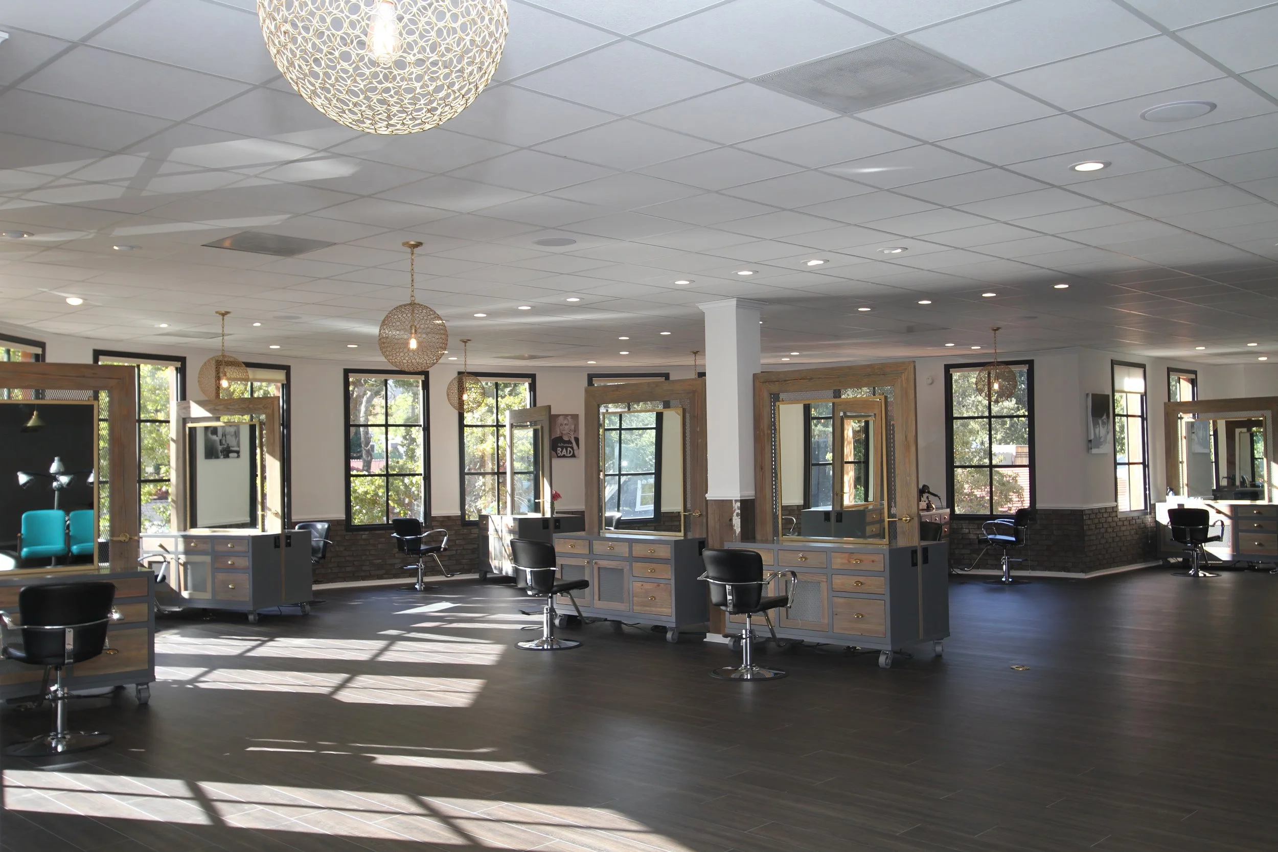 Ameeraz Saloon interior